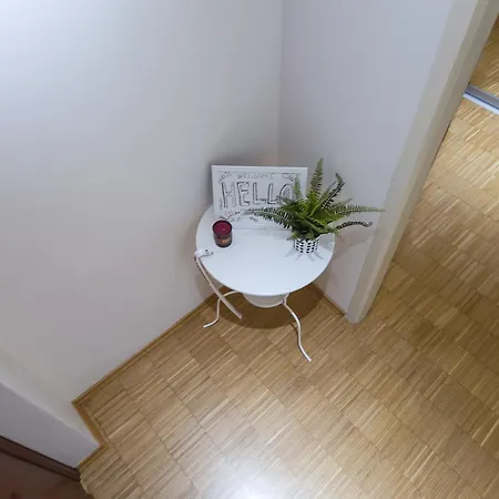 Modern Charvatova * براغ