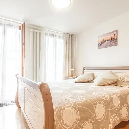 Apartment Modern Charvatova Prague