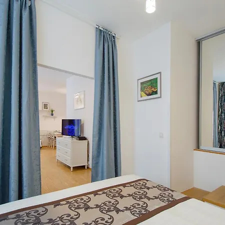 Modern Charvatova Prag