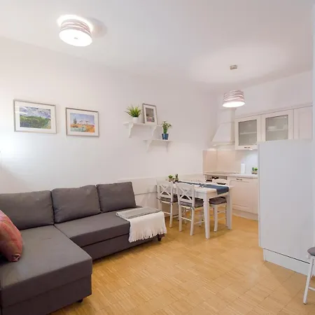 Modern Charvatova Prag