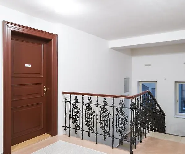 Modern Charvatova Daire Prag