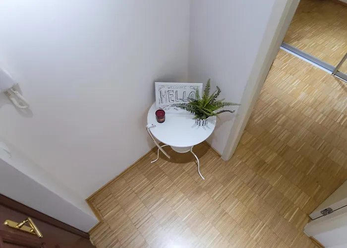 Modern Charvatova * Prag