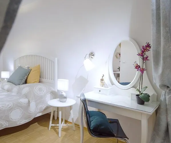 Modern Charvatova Daire