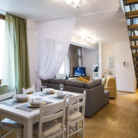Modern Charvatova Apartman