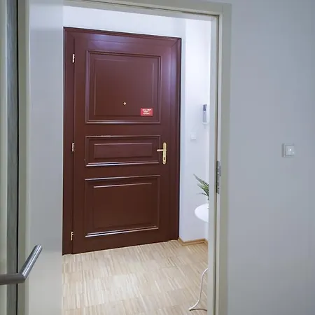 Modern Charvatova *